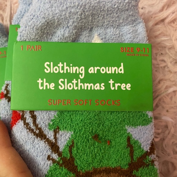Sloth fuzzy socks - Picture 2 of 3
